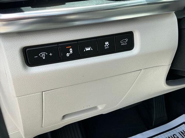 Photo of 2022 Glacial White Pearl Kia Telluride