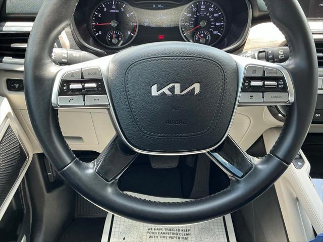 Photo of 2022 Glacial White Pearl Kia Telluride