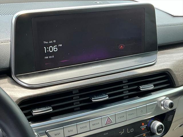 Photo of 2022 Glacial White Pearl Kia Telluride