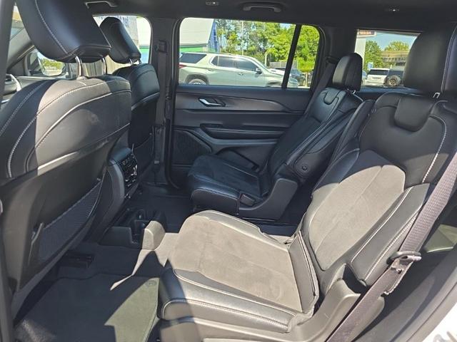 Photo of 2023 Bright White Clearcoat Jeep Grand Cherokee L