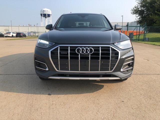 Photo of 2021 Manhattan Gray Metallic Audi Q5
