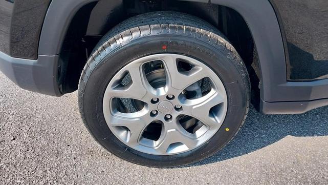 Photo of 2022 Diamond Black Jeep Compass