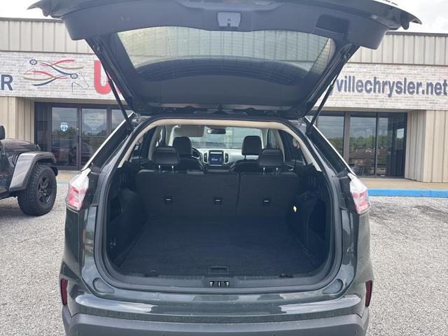 Photo of 2023 Green Metallic Ford Edge