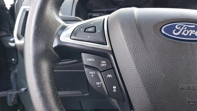 Photo of 2022 Green Metallic Ford Edge