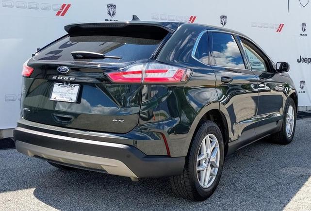 Photo of 2022 Green Metallic Ford Edge