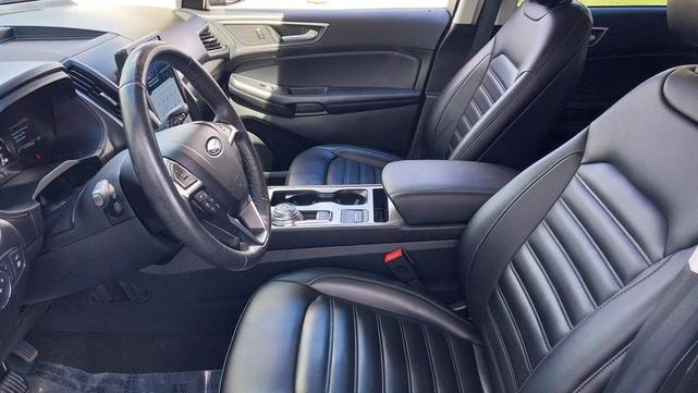 Photo of 2022 Green Metallic Ford Edge