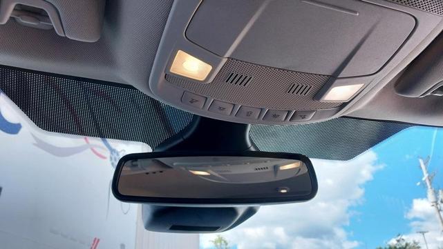 Photo of 2022 Green Metallic Ford Edge