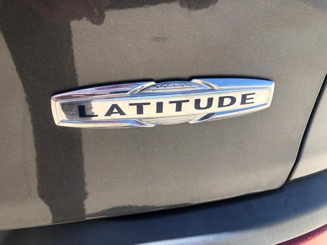 Photo of 2014 Granite Crystal Clearcoat Metallic Jeep Cherokee