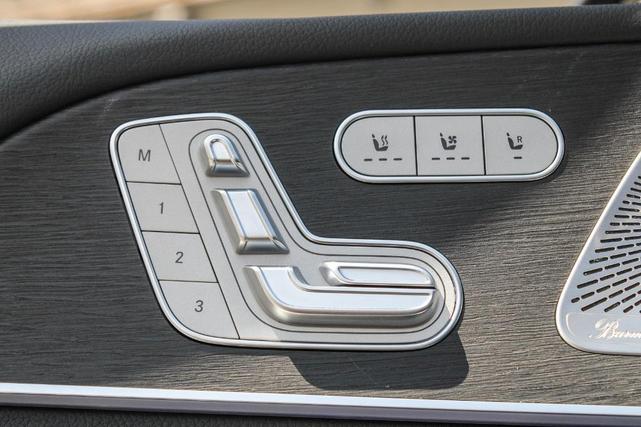 Photo of 2025 Twilight Blue Metallic Mercedes-Benz GLS 450