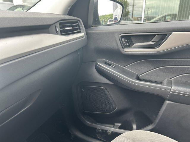 Photo of 2022 Iconic Silver Metallic Ford Escape