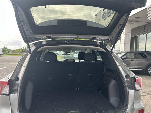 Photo of 2022 Iconic Silver Metallic Ford Escape