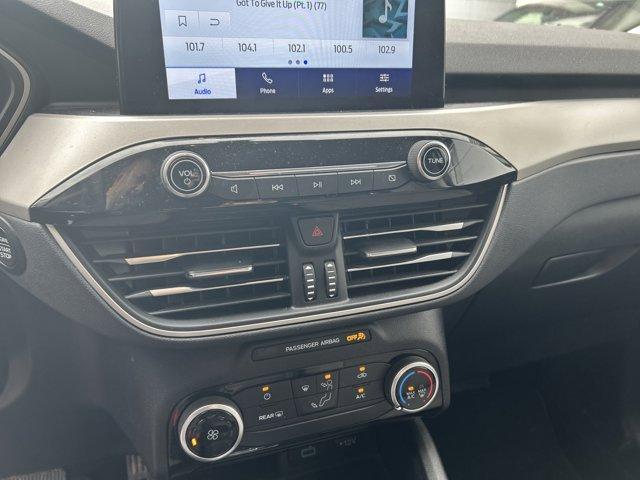 Photo of 2022 Iconic Silver Metallic Ford Escape