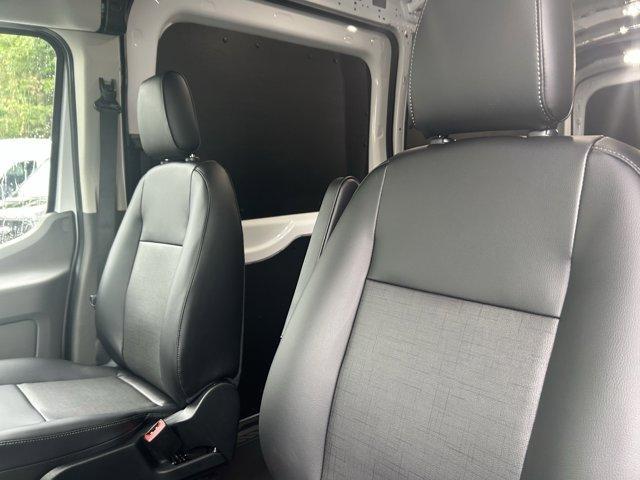 Photo of 2025 Oxford White Ford Transit-250