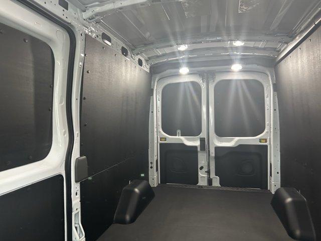 Photo of 2025 Oxford White Ford Transit-250