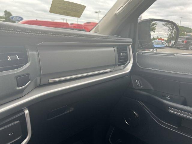Photo of 2022 Agate Black Metallic Ford Expedition