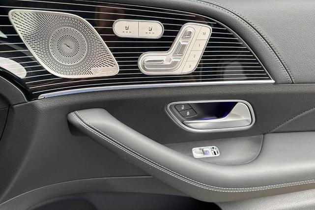 Photo of 2026 Obsidian Black Mercedes-Benz GLE 450