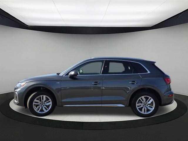 Photo of 2023 Daytona Gray Pearl Effect Audi Q5
