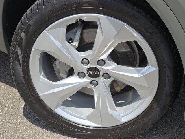 Photo of 2024 Chronos Gray Metallic Audi Q5