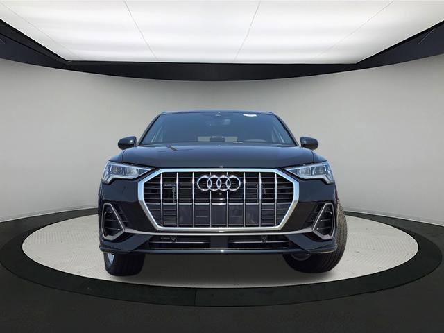 Photo of 2025 Mythos Black Metallic Audi Q3