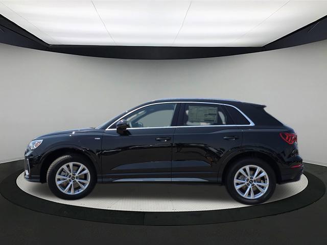 Photo of 2025 Mythos Black Metallic Audi Q3