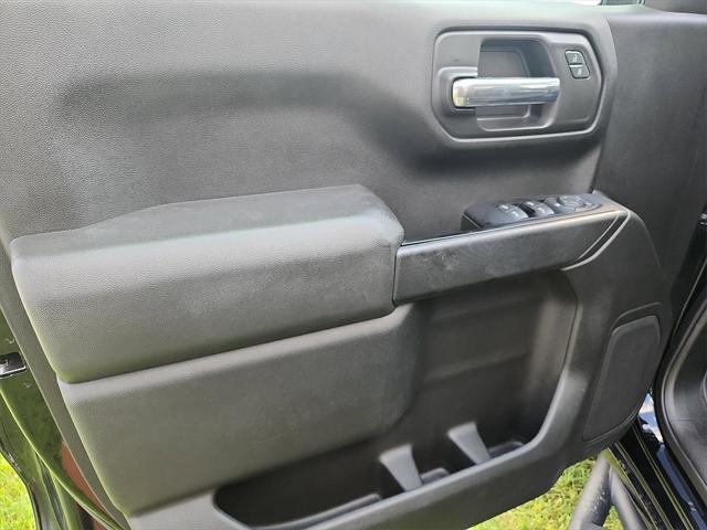 Photo of 2019 Black Chevrolet Silverado 1500