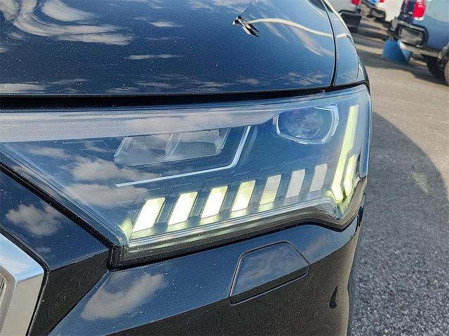 Photo of 2023 Mythos Black Metallic Audi Q7