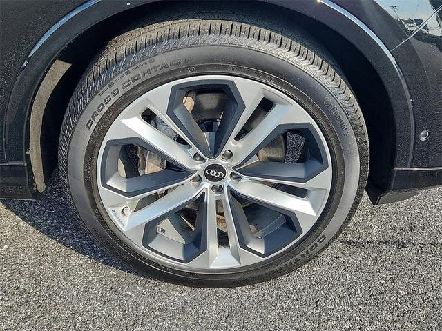 Photo of 2023 Mythos Black Metallic Audi Q7