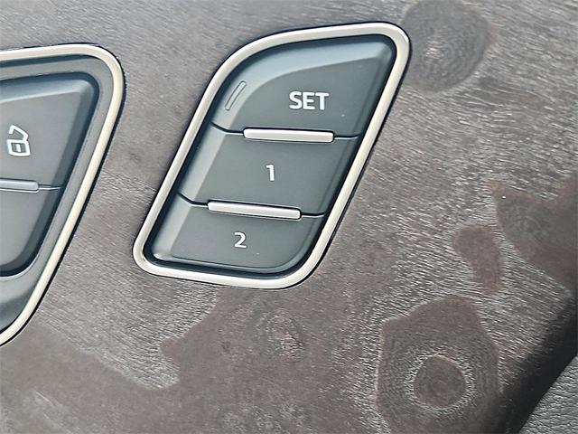 Photo of 2023 Mythos Black Metallic Audi Q7