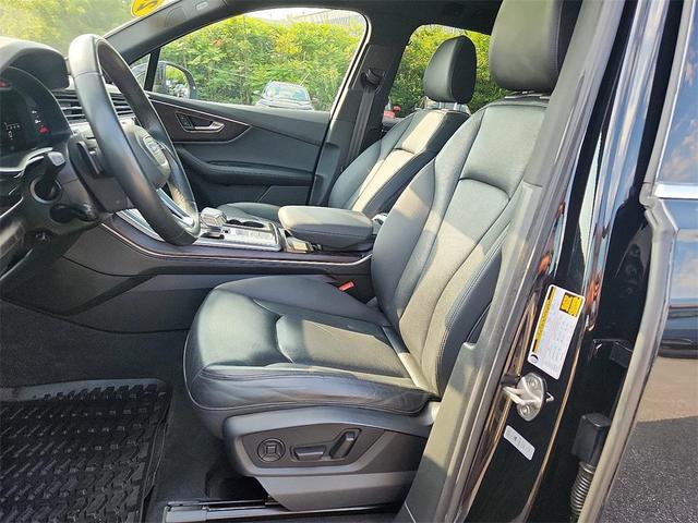 Photo of 2023 Mythos Black Metallic Audi Q7