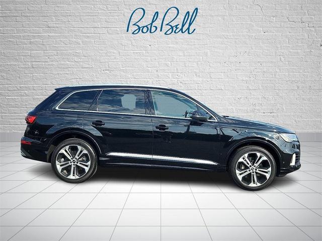 Photo of 2023 Mythos Black Metallic Audi Q7
