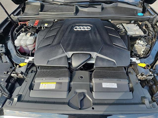 Photo of 2023 Mythos Black Metallic Audi Q7