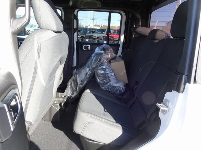 Photo of 2025 Bright White Jeep Gladiator