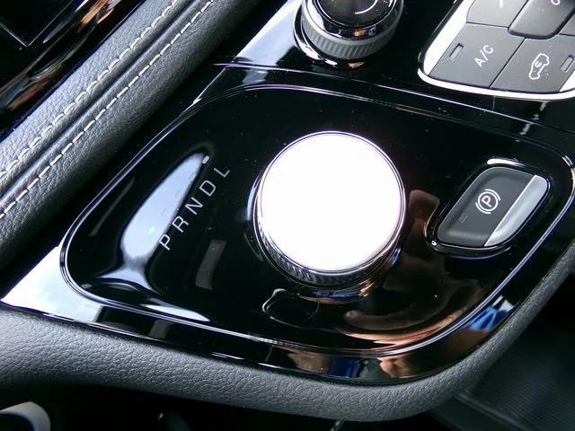 Photo of 2026 Diamond Black Crystal Pearlcoat Chrysler Pacifica
