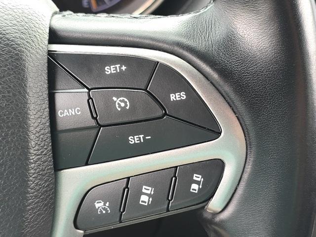 Photo of 2020 Bright White Clearcoat Jeep Grand Cherokee