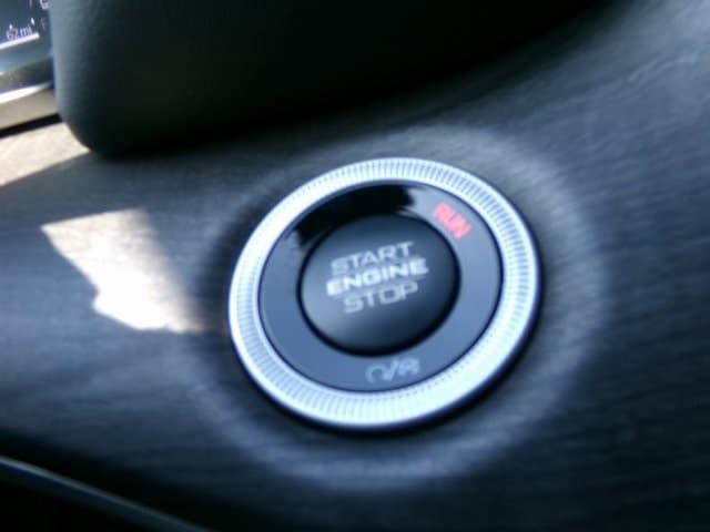 Photo of 2025 Diamond Black Crystal Pearlcoat Jeep Grand Cherokee L