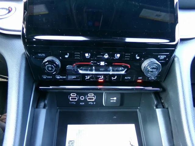 Photo of 2025 Diamond Black Crystal Pearlcoat Jeep Grand Cherokee L