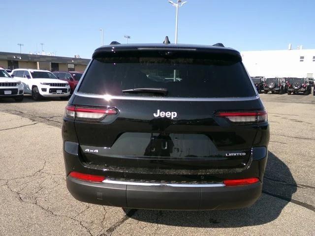 Photo of 2025 Diamond Black Crystal Pearlcoat Jeep Grand Cherokee L