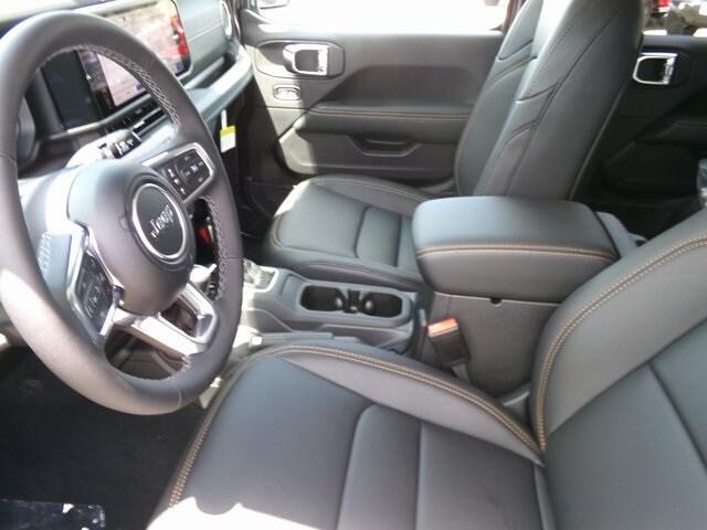 Photo of 2025 Granite Crystal Jeep Wrangler