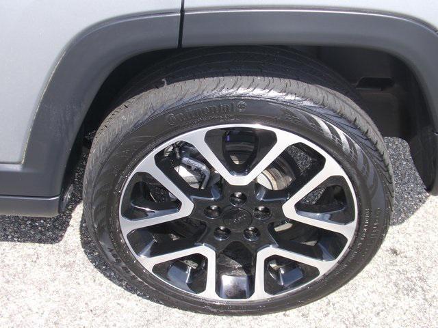 Photo of 2021 Billet Silver Metallic Clearcoat Jeep Compass