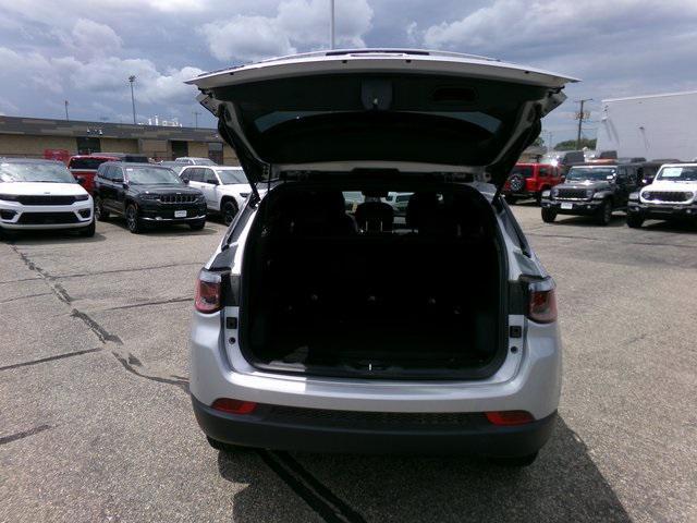 Photo of 2024 Silver Zynith Metallic Clearcoat Jeep Compass