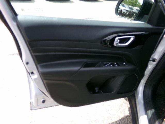 Photo of 2024 Silver Zynith Metallic Clearcoat Jeep Compass