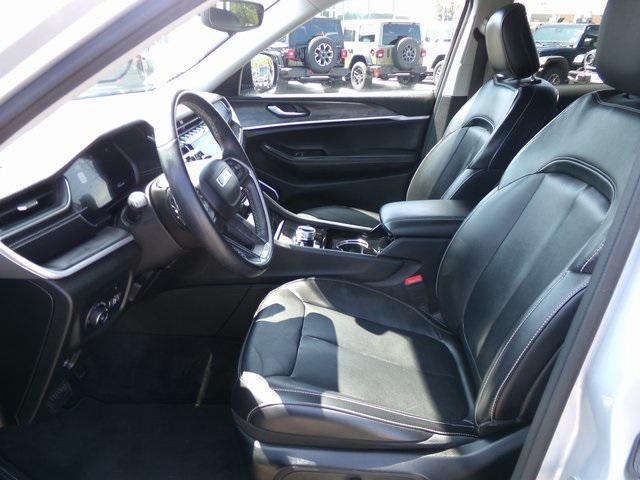 Photo of 2021 Silver Zynith Jeep Grand Cherokee L