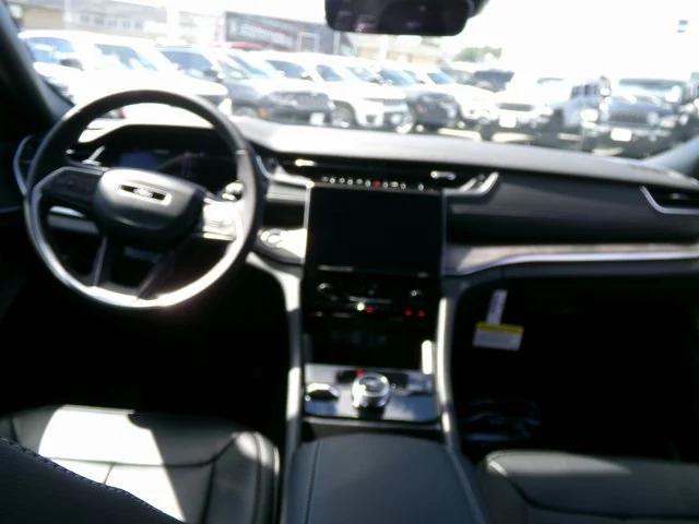 Photo of 2025 Bright White Jeep Grand Cherokee