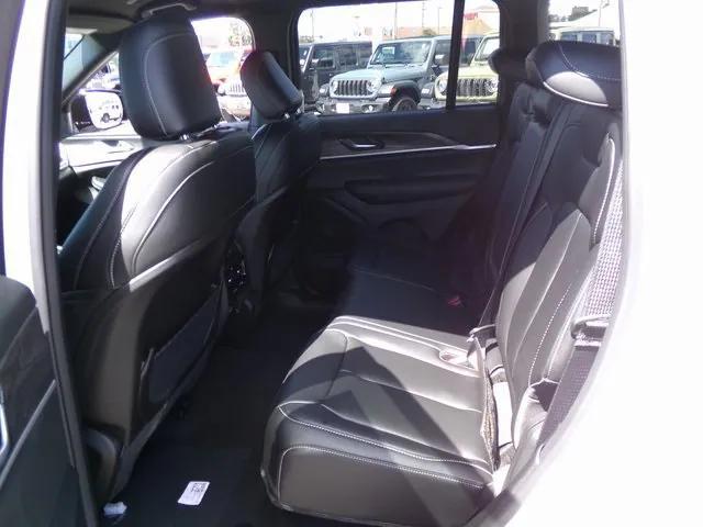 Photo of 2025 Bright White Jeep Grand Cherokee