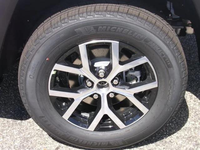 Photo of 2025 Bright White Jeep Grand Cherokee