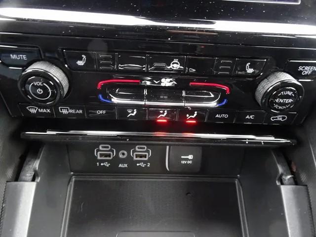 Photo of 2025 Diamond Black Crystal Pearlcoat Jeep Grand Cherokee