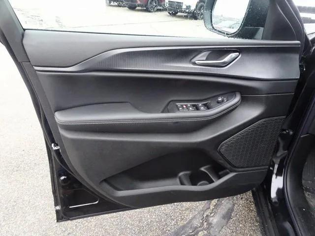 Photo of 2025 Diamond Black Crystal Pearlcoat Jeep Grand Cherokee