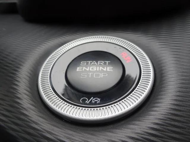 Photo of 2025 Diamond Black Crystal Pearlcoat Jeep Grand Cherokee