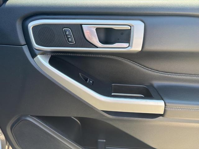 Photo of 2022 Carbonized Gray Metallic Ford Explorer