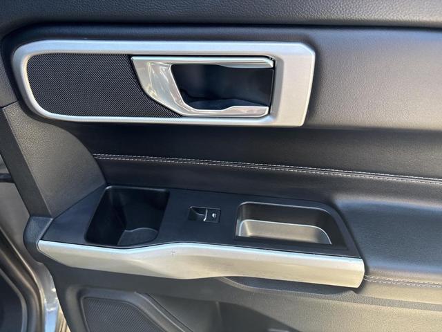Photo of 2022 Carbonized Gray Metallic Ford Explorer